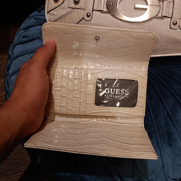 Vintage Y2k Guess Cream Shoulder Bag with Gold Accents With Small Wallet - Picture 5 of 10